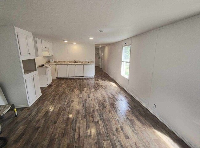 Building Photo - Cozy Retreat in Rusk, TX – Mobile Home for...