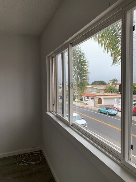 Building Photo - 223 Avenida Granada