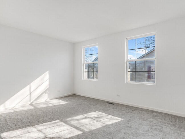 Building Photo - 1053 Symphony Dr