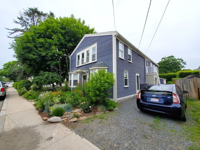 Building Photo - 5 Rocky Neck Ave