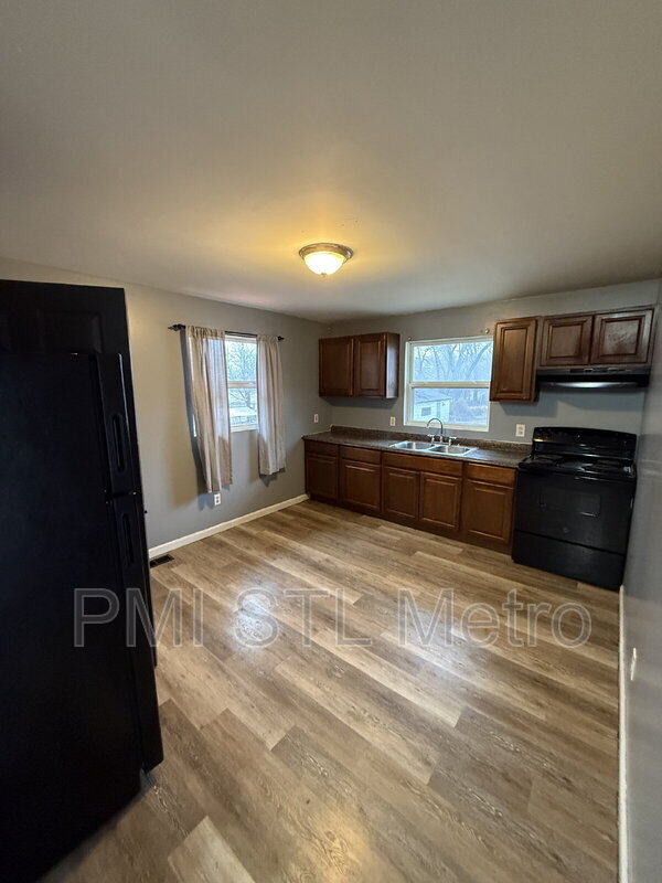 Building Photo - 10365 Lord Dr