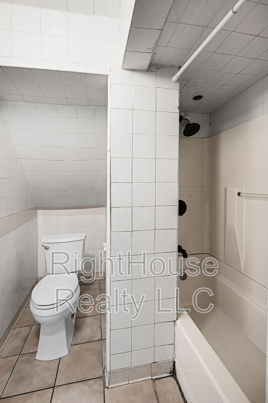Building Photo - 113 S Grove St