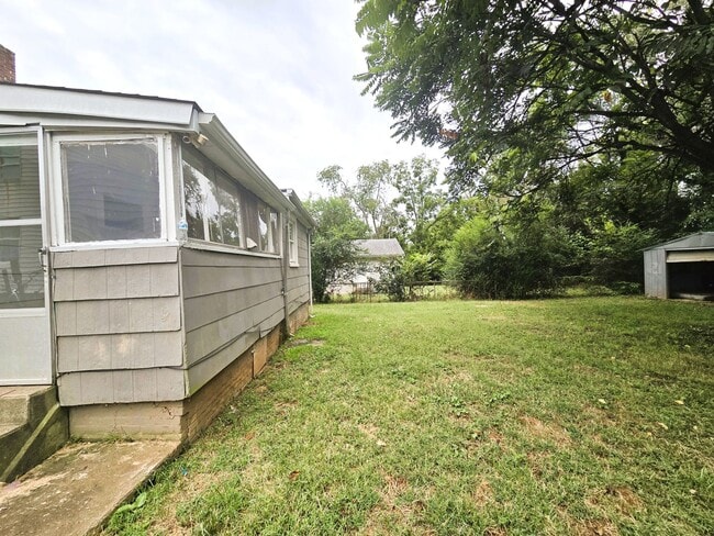Building Photo - Three Bedroom House off of Campbell Avenue!