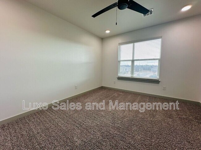 Building Photo - 7907 NW 135th Terrace