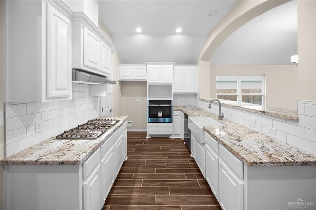 Building Photo - 30 Westcave Falls Ln