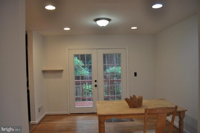 Building Photo - 6000 Greentree Rd