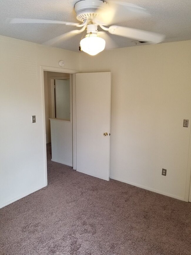 Building Photo - College Station -- 2/1.5 Townhome-Style Fourplex on TAMU Shuttle Route!