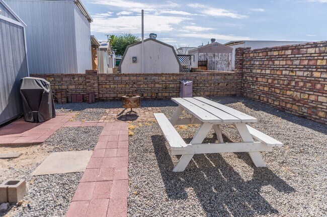 Building Photo - Turn-Key Park Model in Yuma Foothills – Fu...