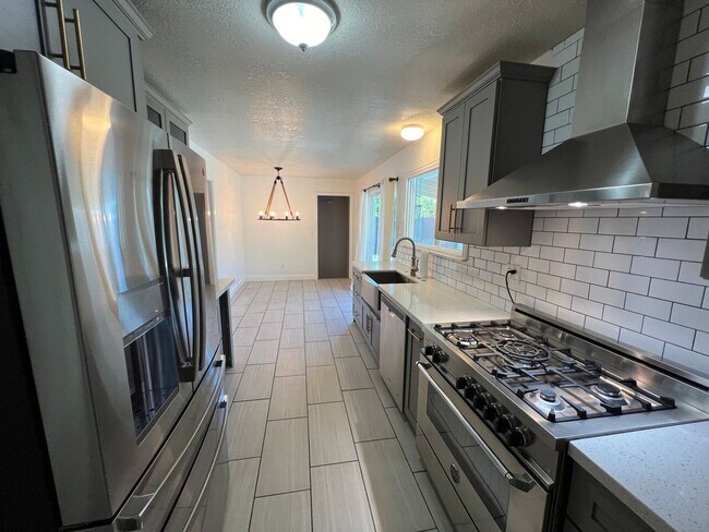 Building Photo - 5753 Mohican Dr