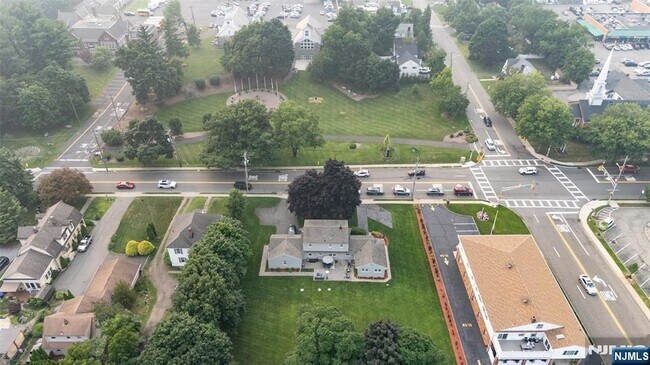 Building Photo - 326 Ramapo Valley Rd