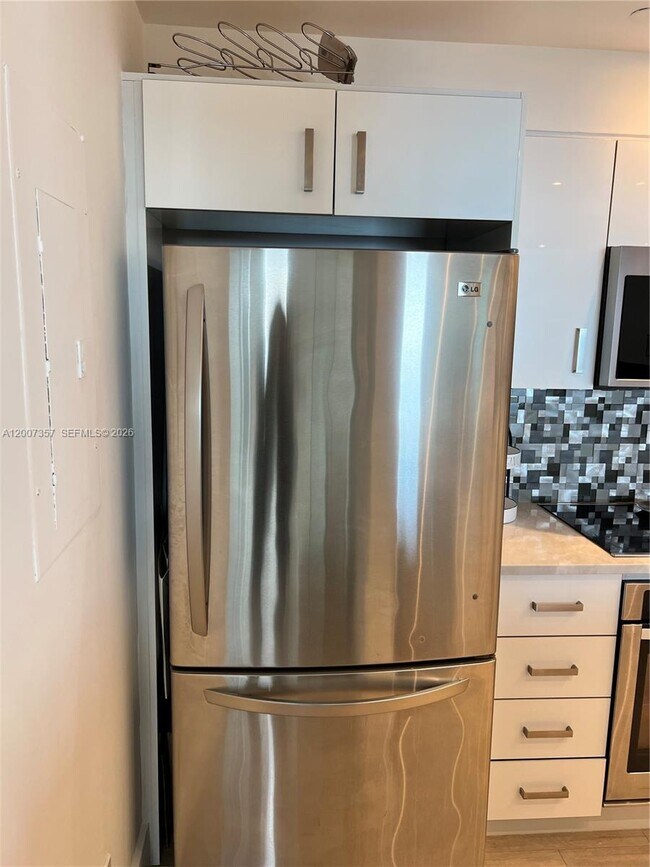 Building Photo - 2475 Brickell Ave