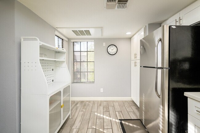 Building Photo - 9695 N 93rd Way