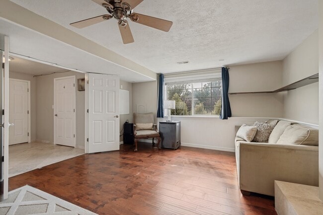 Building Photo - 14767 Brewster Dr