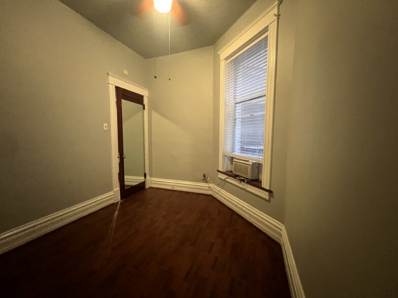 Building Photo - 3545 N Sheffield Ave