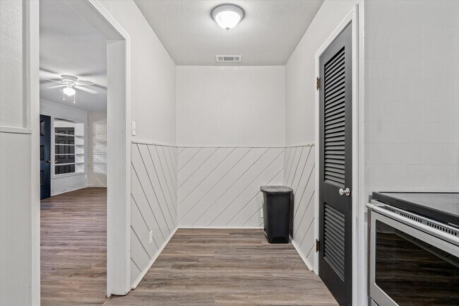 Building Photo - 175 E Elm St