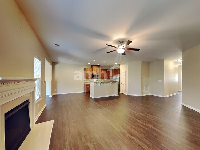 Building Photo - 3008 Fallondale Rd