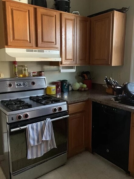 Building Photo - 647 Probasco St