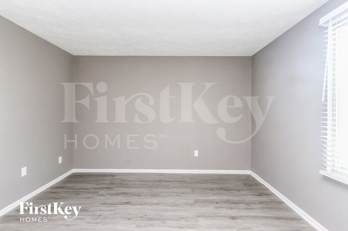 Building Photo - 910 Woodlark Dr