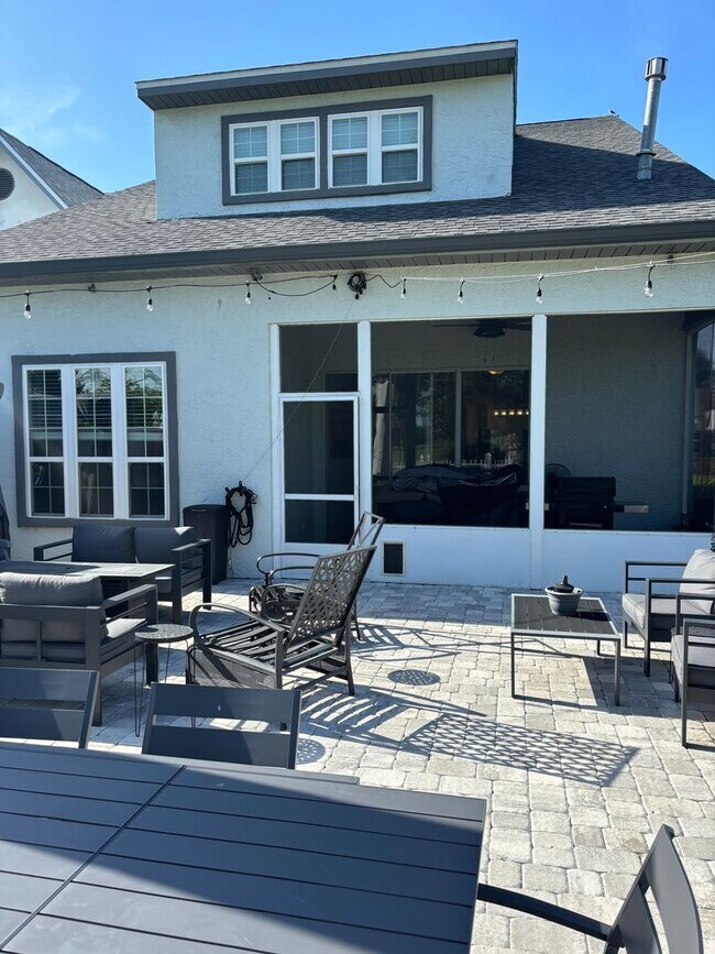 Building Photo - 2115 Country Club Dr