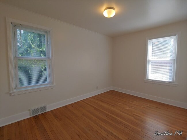 Building Photo - 7510 34th Ave SW