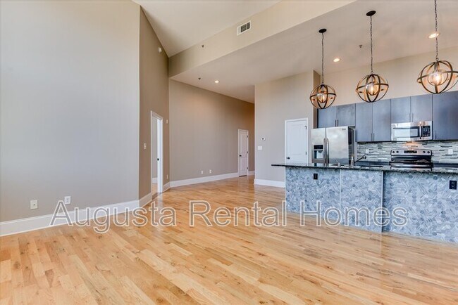 Building Photo - 936 Broad St