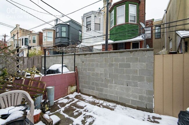 Building Photo - 833 N Newkirk St