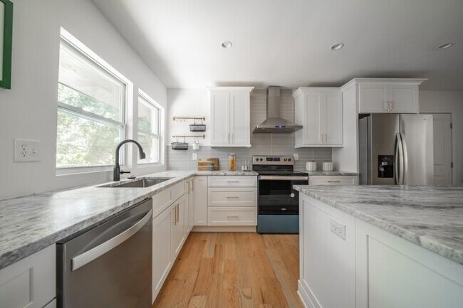 Building Photo - 3154 N Druid Hills Rd