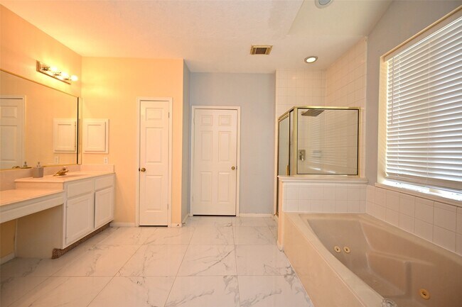 Building Photo - 6419 Sutter Park Ln