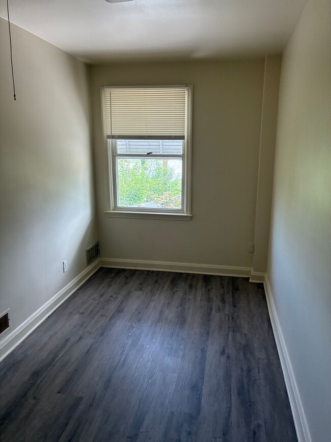 Building Photo - 549 Lucia Ave