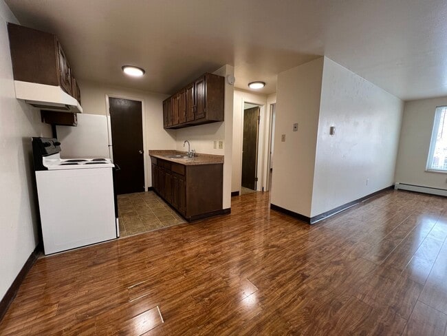 Interior Photo - Mathews634 (KC-DT)