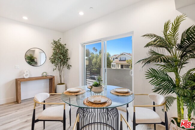 Building Photo - 220 N Coronado St