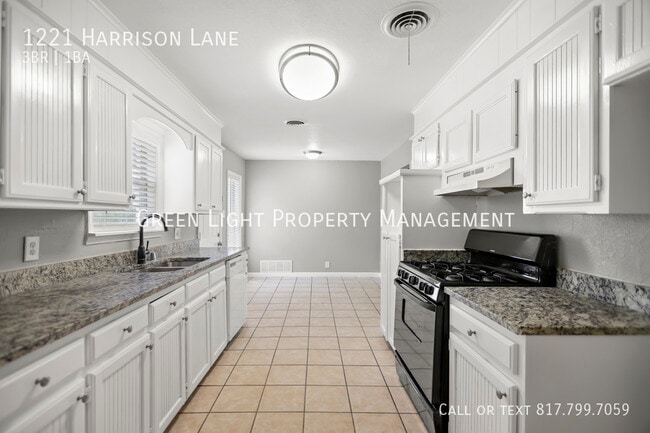 Building Photo - 1221 Harrison Ln