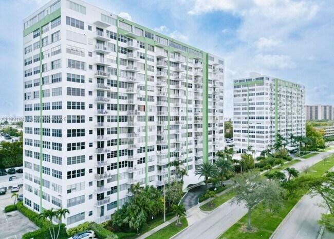 Building Photo - 2150 Sans Souci Blvd