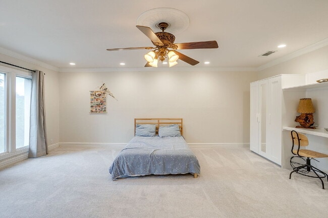 Building Photo - Private 4 Bedroom Retreat for Lease