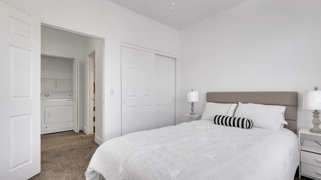 Building Photo - AMAZING COMPLETELY REMODELED CONDO IN SUMMERLIN