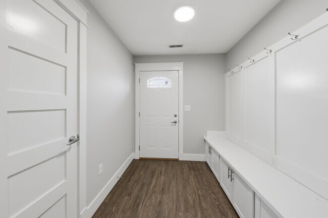 Building Photo - Spacious Ranch on Cul-de-sac Street