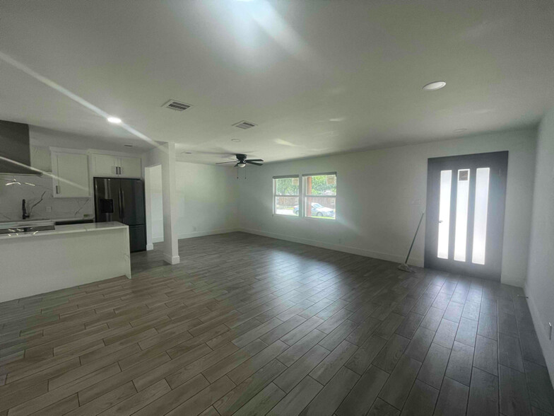 Building Photo - 11930 High Valley Dr