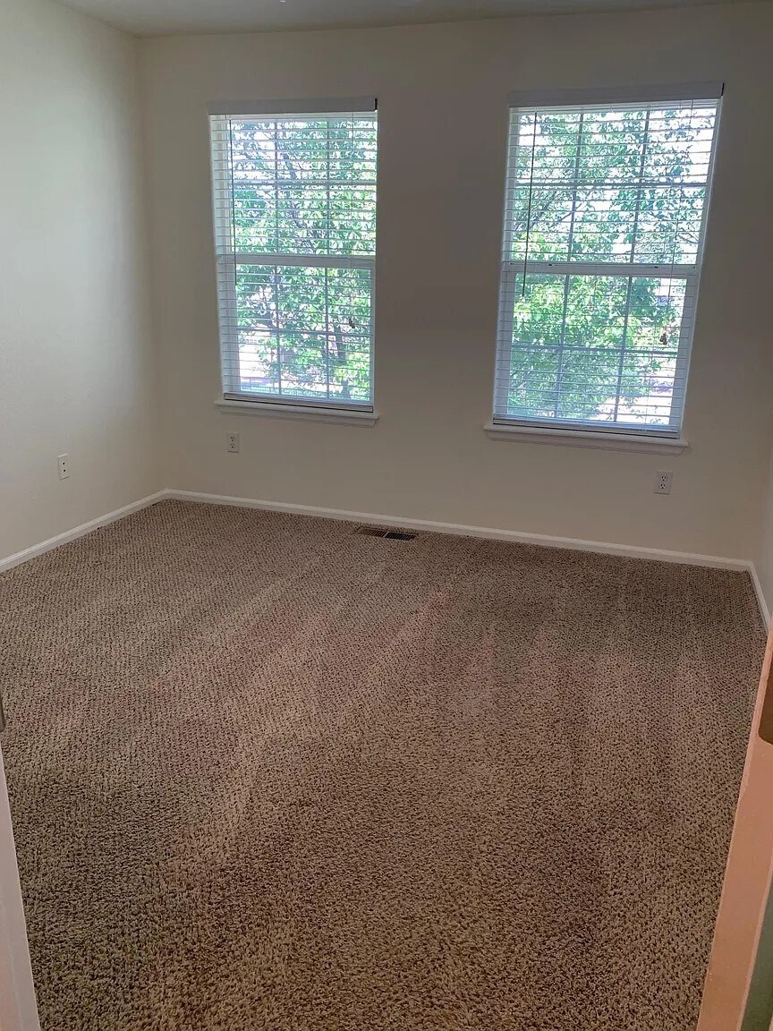 Building Photo - 1520 S Florence Way