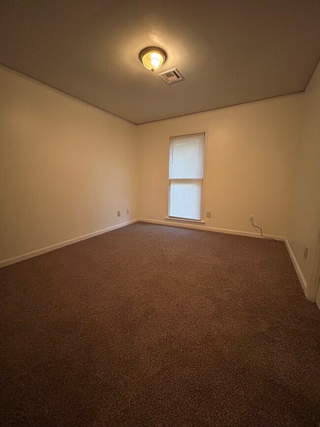 Building Photo - 3737 Hunting Creek Rd