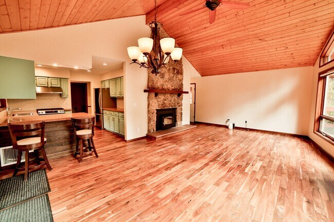Building Photo - 330 Wilderness Dr