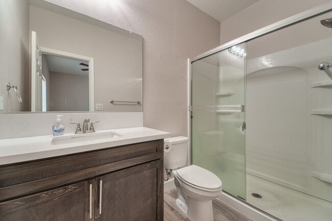 Building Photo - Like new home in Olivehurst