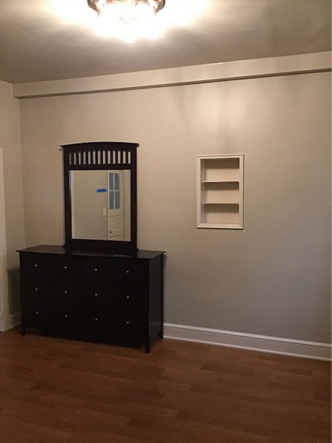 Building Photo - 134 E Queen St