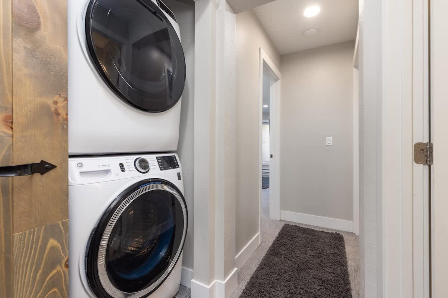 Building Photo - 815 Columbine Rd