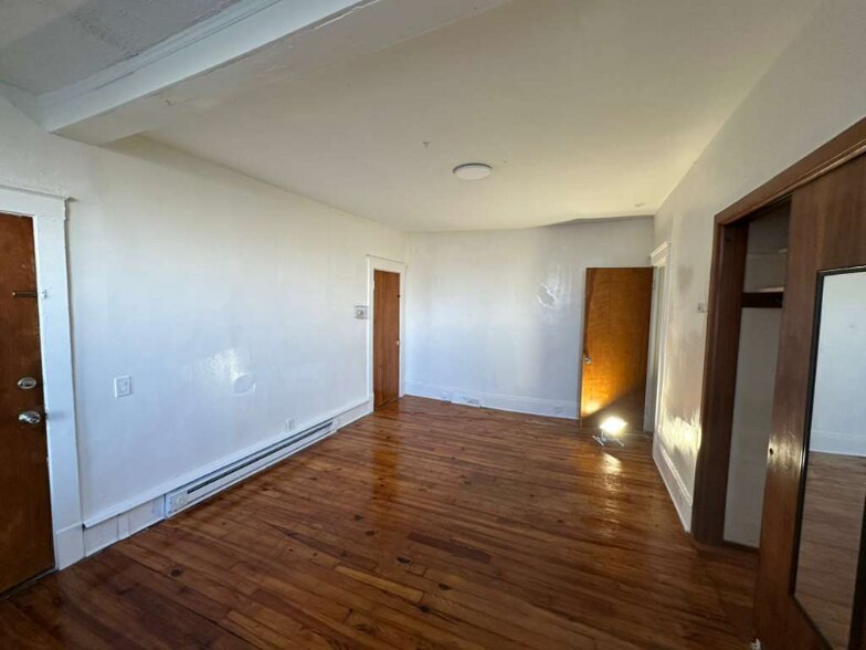 Building Photo - 1288 W 83rd St