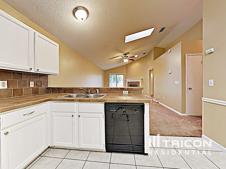 Building Photo - 115 Naugatuck Dr