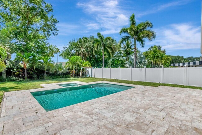 Building Photo - 1050 Delray Lakes Dr