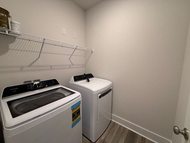 Building Photo - Gulf Breeze - Deer Ridge Crossing - 4 bedroom, 2.5 bathroom - New Construction