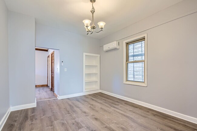 Building Photo - 3147 N Spaulding Ave