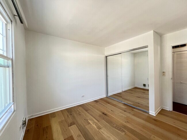 Building Photo - 358 Farmingdale Cir