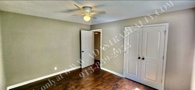 Building Photo - Nice Updated 3 Bed, 1 Bath in KCK-Availabl...